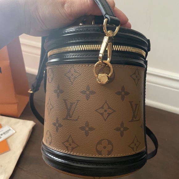 EMT 2300 100% Authentic Loius Vuitton Cannes Handbag - Picture 5 of 9